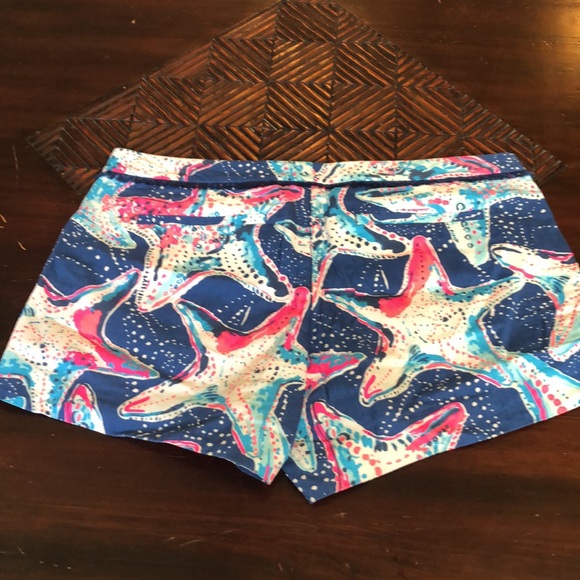 Lilly Pulitzer shorts. Size 6 great for the summer. - Picture 2 of 5